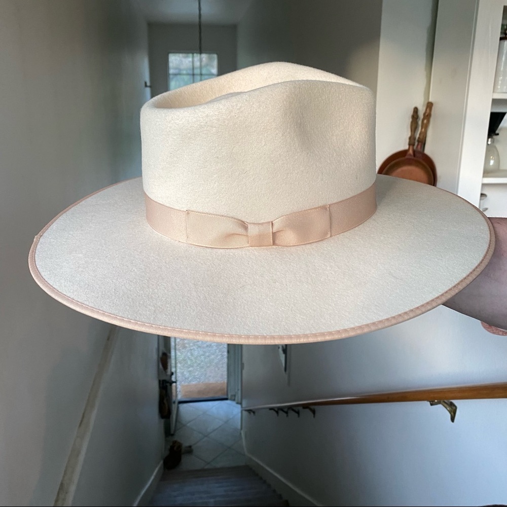 Lack of Color. Ivory Rancher - Picture 3 of 8